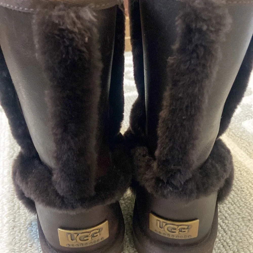 UGG Boots - Picture 3 of 10